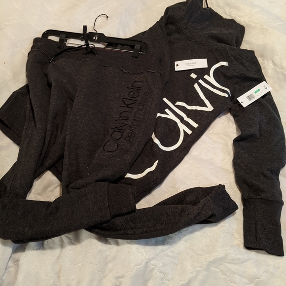 NWT Calvin Klein Set - Picture 1 of 11